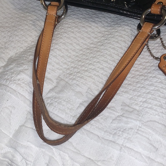 Coach satchel small/med size 2 out pockets, zip closure - Picture 11 of 12
